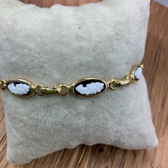 Cameo Black White Gold Tone Faceted Lady Facing Left Bracelet - Picture 2 of 7